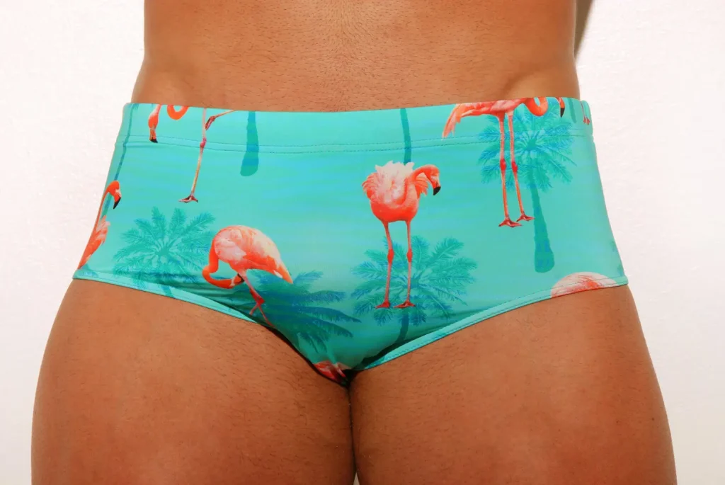 Trunks, Abs, and Sex Appeal: Matt Bomer’s Swimwear Secrets 🩳🔥 5 sunga de praia homens magros