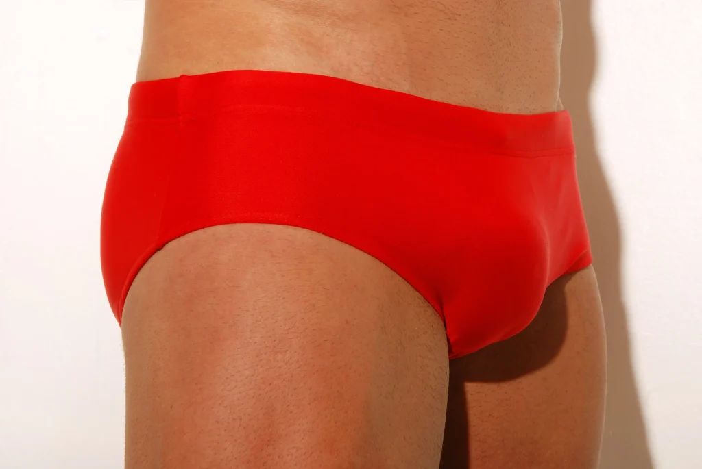 LOW RISE CUT SWIMWEAR